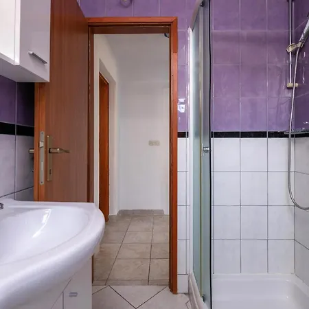 Gorgeous In Labin With Kitchen Holiday home