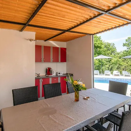 Gorgeous In Labin With Kitchen Holiday home