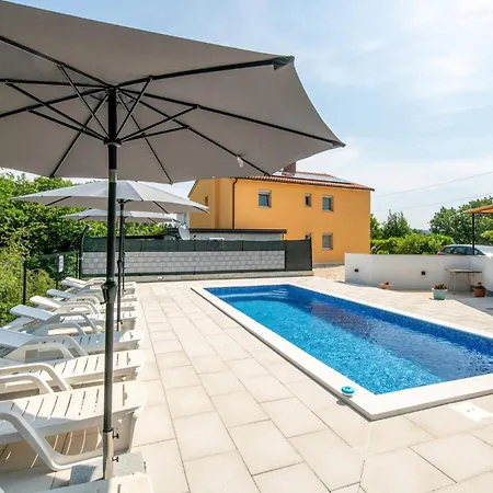 Gorgeous In Labin With Kitchen Holiday home *