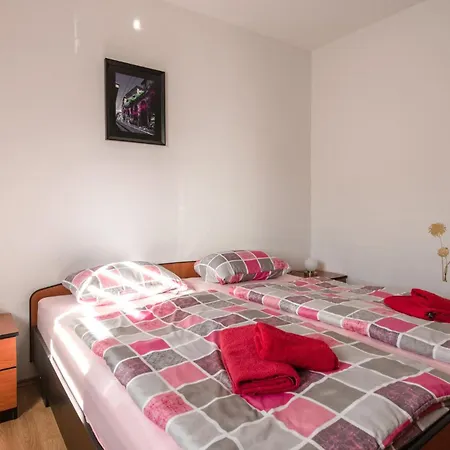 Gorgeous In Labin With Kitchen Holiday home *