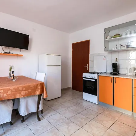 Gorgeous In Labin With Kitchen Holiday home